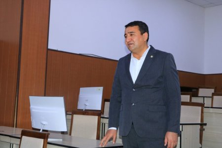 Zarafshon shahar hokimi Anvar Radjabov mutasaddi tashkilot rahbarlari bilan shahardagi 11-ixtisoslashtirilgan maktabda joylashgan IT akademiyasi faoliyati bilan tanishdi. Bolalar qamrovi, akademiyada olib borilayotgan jarayonlarni o'rgandi.