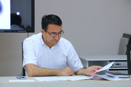 Xalq deputatlari Zarafshon shahar Kengashining navbatdagi qirq beshinchi sessiyasi bo'lib o'tmoqda