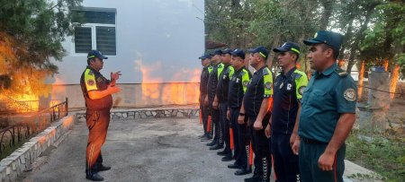 Zarafshon shahar IIB Yoʻl harakati xavfsizligi xizmati xodimlariga xizmat oldi yoʻriqnoma oʻtkazildi.