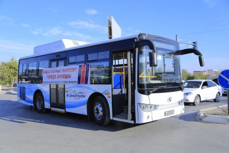 ZARAFSHON SHAHRIDA JAMOAT TRANSPORTI FAOLIYATI YOʻLGA QOʻYILDI  Shahrimizda jamoat transporti faoliyatini yoʻlga qoʻyish maqsadida olib kelingan 5 ta zamonaviy avtobuslar shahar boʻylab belgilangan yoʻnalishlarda harakatlanmoqda